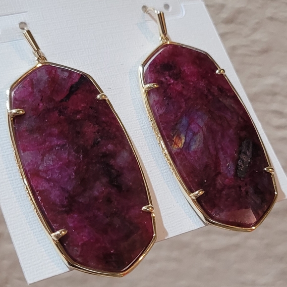 Kendra Scott Faceted Danielle Earrings Raspberry Labradorite in Gold - Picture 3 of 14